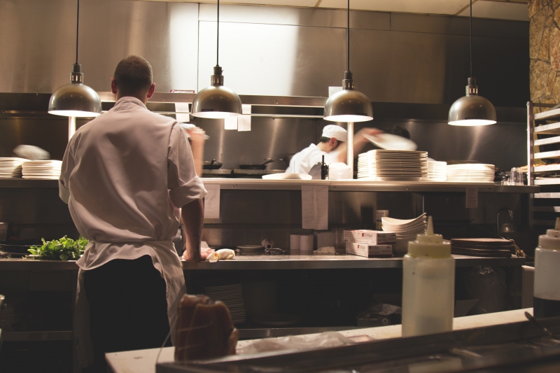 restaurant-ST PAUL DE VENCE-min_work-restaurant-steel-busy-meal-food-1327589-pxhere.com